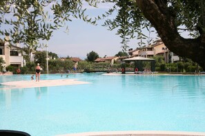 Outdoor pool - Garda resort Village in Peschiera el Garda, 
NR CIR 023059-LOC-01384 (PESCHIERA DEL GARDA)
