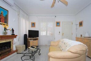 Télévision LED, cheminée