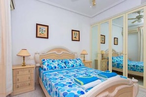 5 bedrooms, desk, iron/ironing board, WiFi
