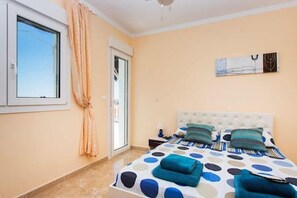 5 camere, una scrivania, ferro/asse da stiro, Wi-Fi