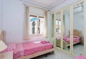 5 chambres, bureau, fer et planche à repasser, Wi-Fi