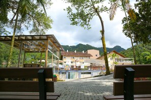 Bain à remous extérieur