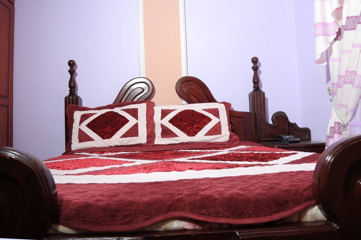 Traditional Single Room, 1 Twin Bed | In-room safe, bed sheets
