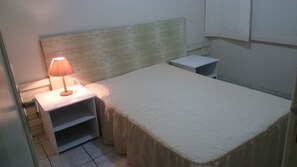 2 quartos, ferros/tábuas de passar roupa, acesso à internet