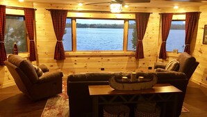 تلفزيون، مشغل دي في دي، كرة قدم الطاولة، مكتبة فيديو