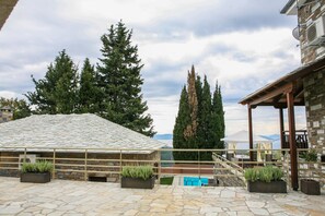 المنطقة المحيطة بالمنشأة