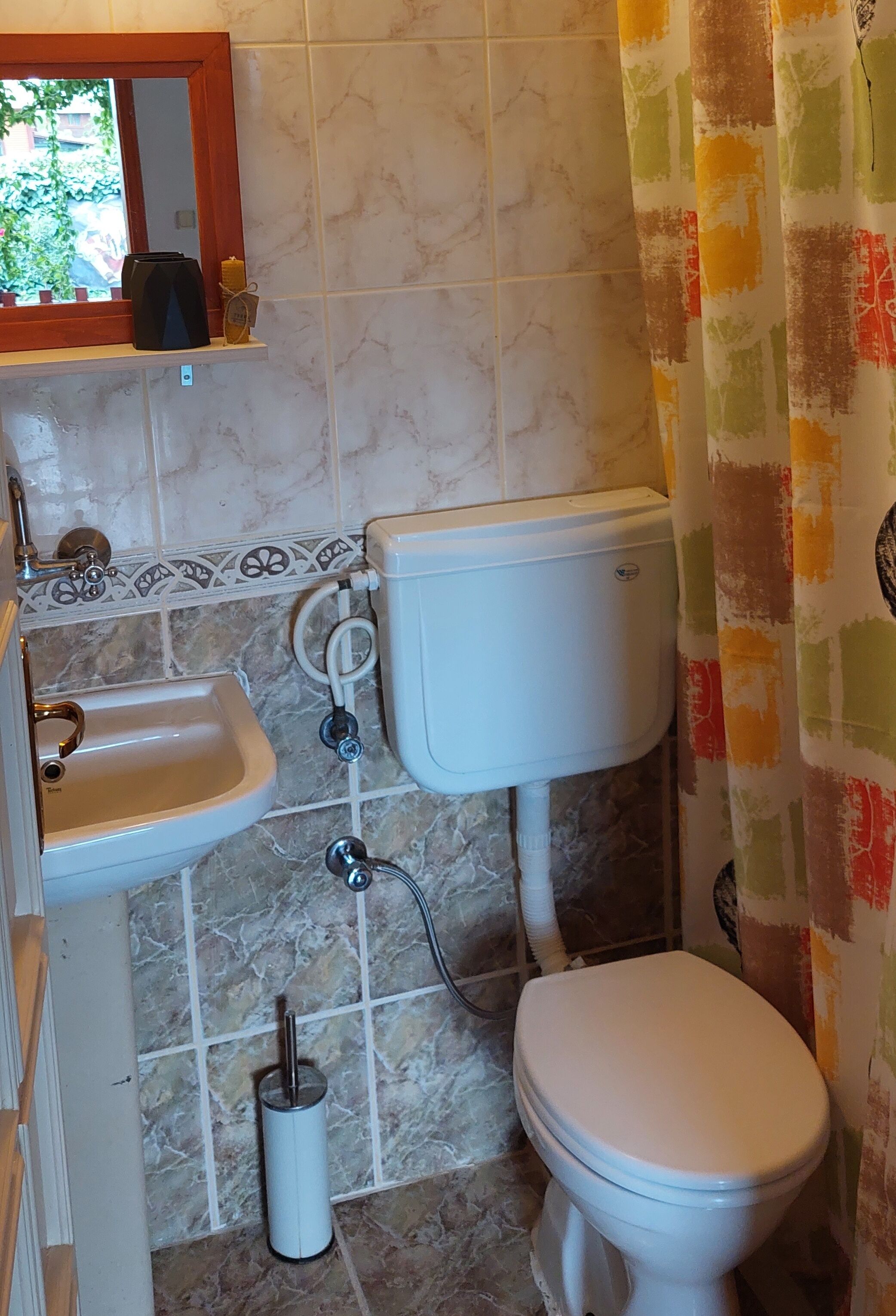 standard triple room | bathroom | shower, free toiletries, hair dryer, towels