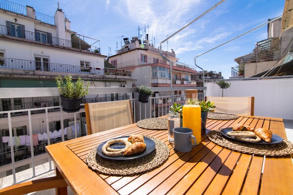 Outdoor dining