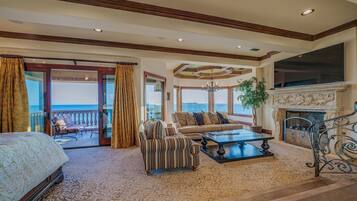 6 bedrooms, desk, iron/ironing board, free WiFi