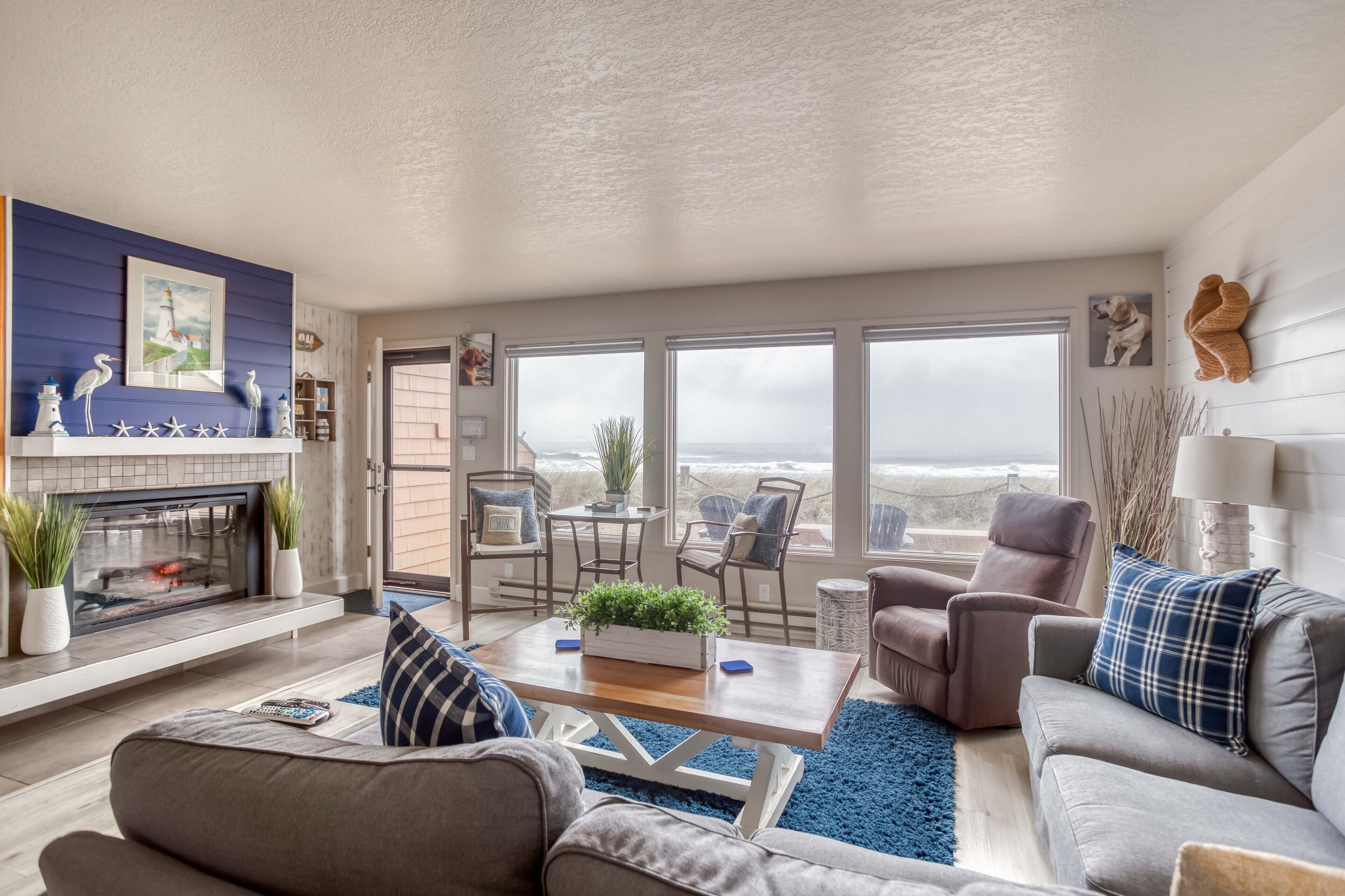Oceanfront Neskowin Beauty with Easy Beach Access!