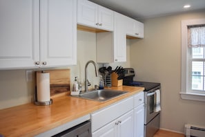 Fridge, microwave, oven, stovetop - Three bedroom home- quick stroll to Nantucket Sound Beaches (Dennis Port)
