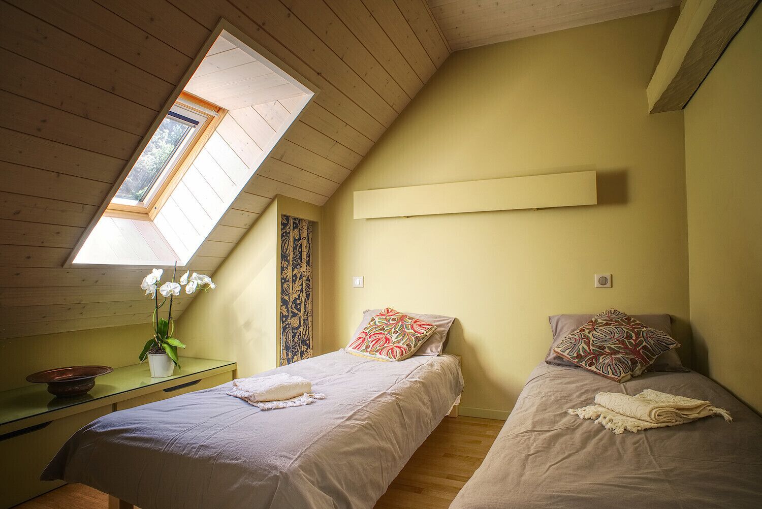 4 chambres, fer et planche à repasser, Wi-Fi gratuit, draps fournis