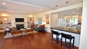 Smart TV, DVD player, books, video library - Secluded Luxury Wine Country Home in the hills of west Sonoma County. Sleeps 10. (Sebastopol)