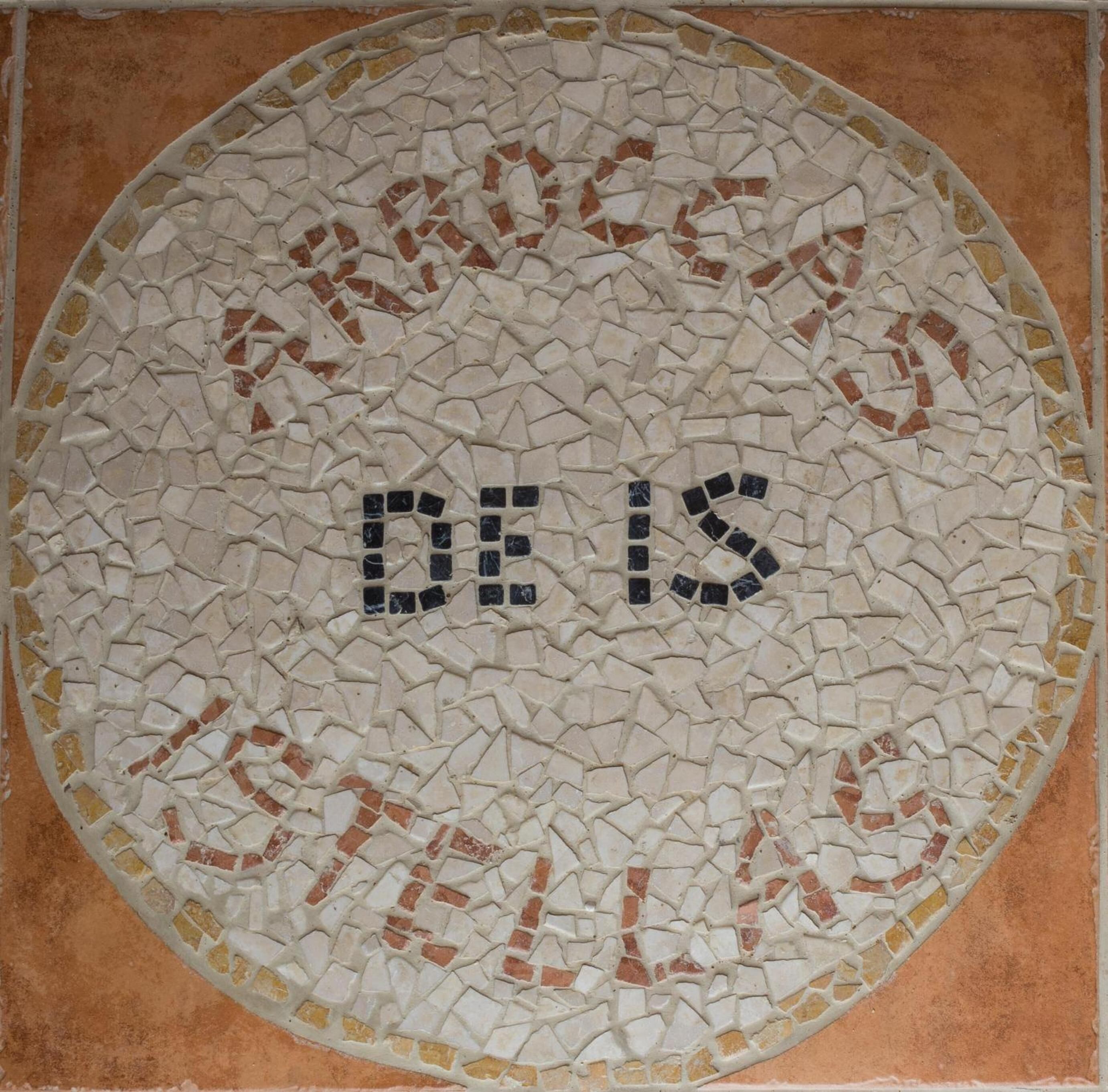 A circular mosaic with the phrase "DEIS" in the center.