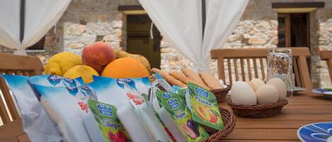 Buffet déjeuner (8 EUR par personne)