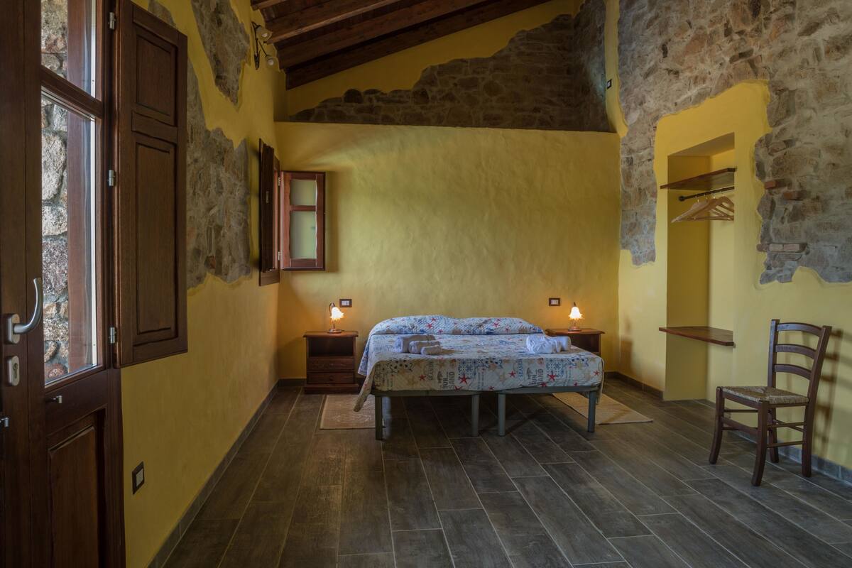 Deluxe Triple Room, Partial Sea View | 1 bedroom, blackout drapes, WiFi (free), bed sheets