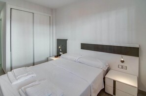 2 slaapkamers, een strijkplank/strijkijzer, gratis wifi, beddengoed