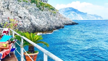 Una spiaggia nelle vicinanze