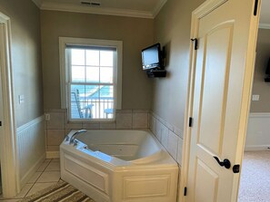 Interior - Seas The Day - 4BR Waterfront,pier, boat dock,decks, LINENS&TOWELS PROVIDED (Chincoteague)