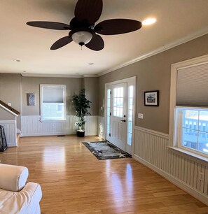 Interior - Seas The Day - 4BR Waterfront,pier, boat dock,decks, LINENS&TOWELS PROVIDED (Chincoteague)