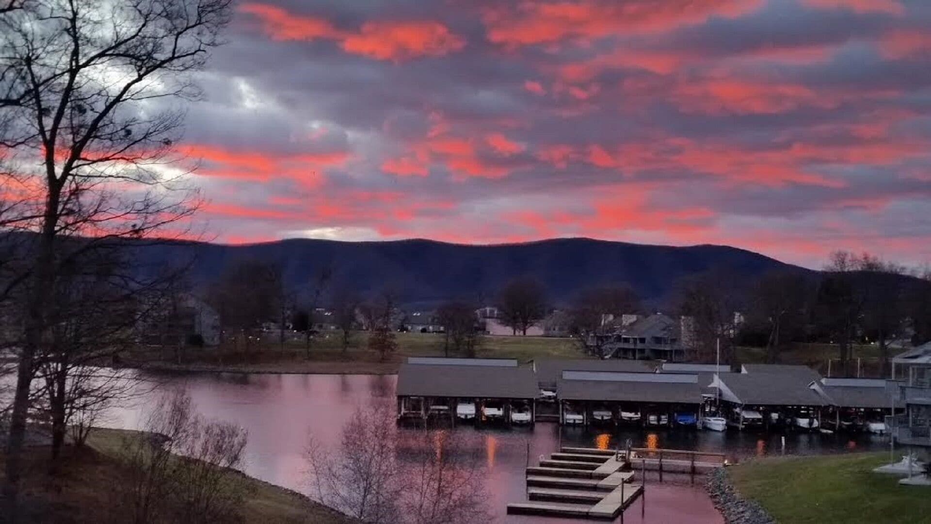 Grace's Place at Bernard's Landing on Smith Mtn. Lake.  Sleeps 6