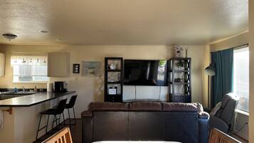 TV connectée, lecteur de DVD, livres, vidéothÚque