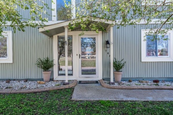 Exterior detail - Lovely Town Home (Virginia Beach)