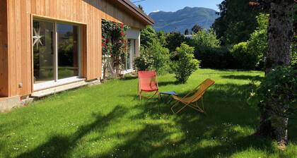SEVRIER, VILLA PLAIN PIED, 10M DE LA PISTE, 3 MIN DU LAC, 7 pers
