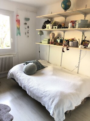 4 chambres, fer et planche à repasser, Wi-Fi gratuit, draps fournis