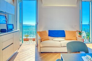 TV - Il Balcone sul Prino - directly in front of the sea, newly renovated, for 6 people (Imperia)