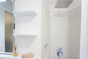 Shower, hair dryer, bidet - Il Balcone sul Prino - directly in front of the sea, newly renovated, for 6 people (Imperia)