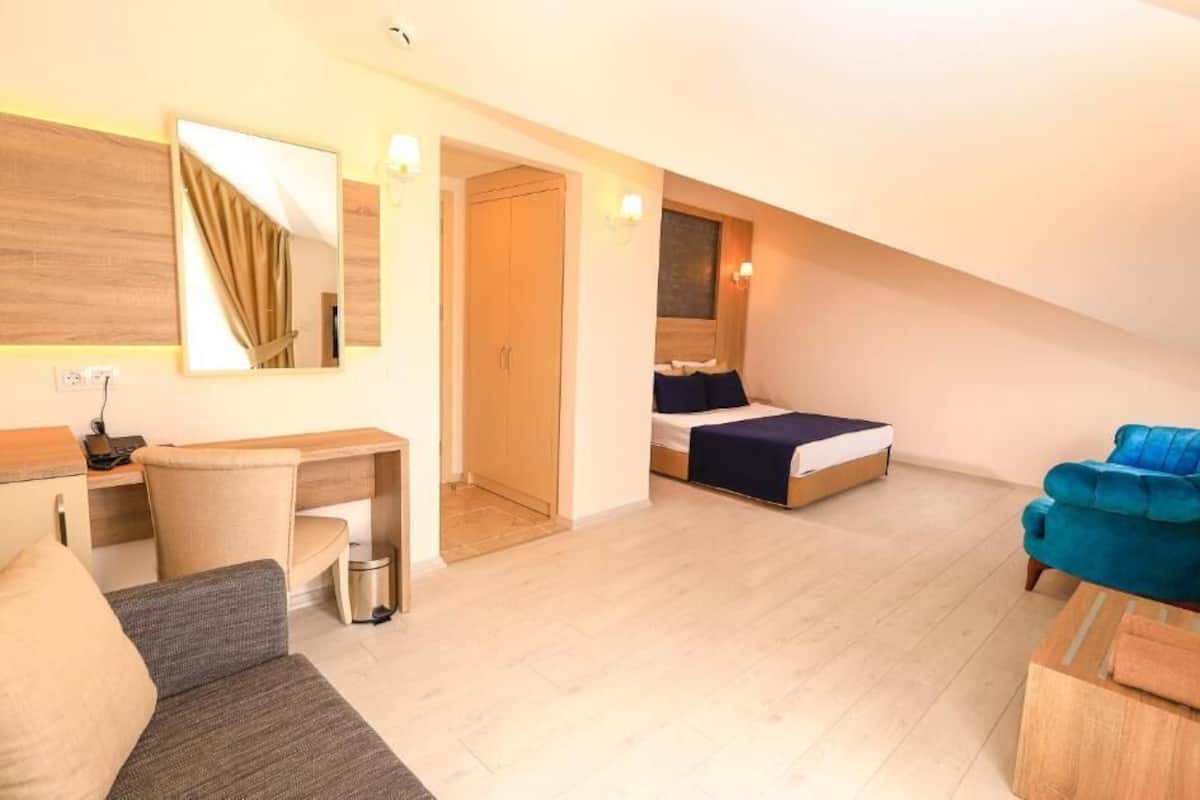Minibar, coffres-forts dans les chambres, bureau