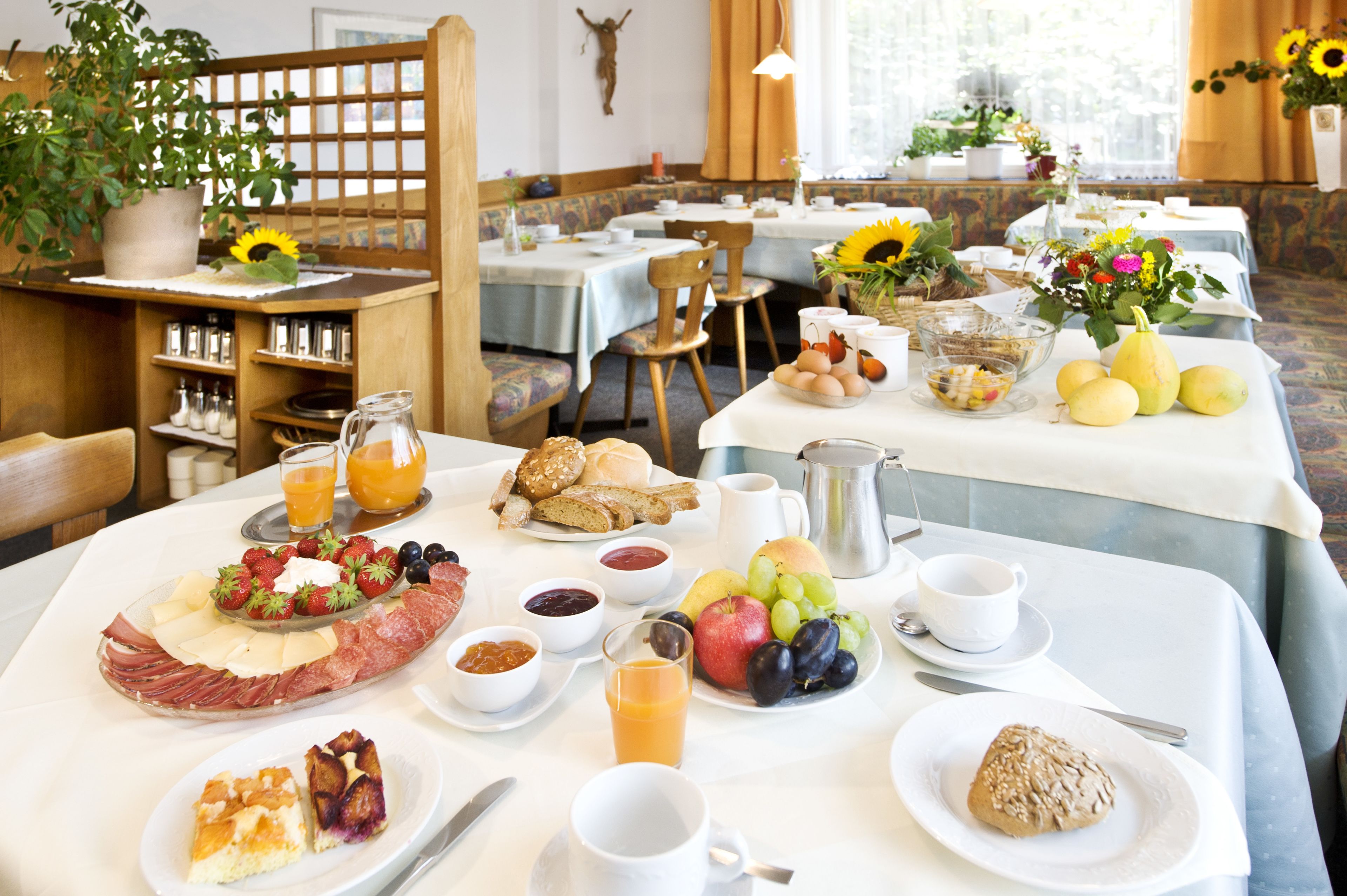 Desayuno de cocina local (EUR 15 por persona) 