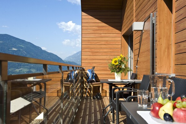 Superior-Apartment, Mehrere Betten, Bergblick (Ortler) | Terrasse/Patio