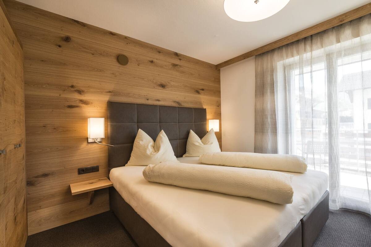 Comfort Condo, 1 King Bed, Non Smoking, Mountain View | In-room safe, desk, laptop workspace, soundproofing