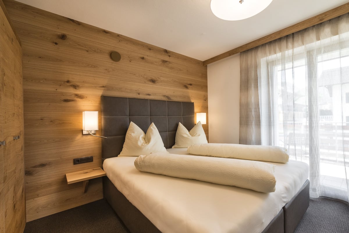 1 bedroom, in-room safe, individually furnished, desk