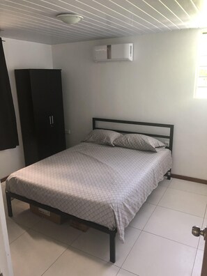2 dormitorios, tabla de planchar con plancha, wifi gratis y ropa de cama