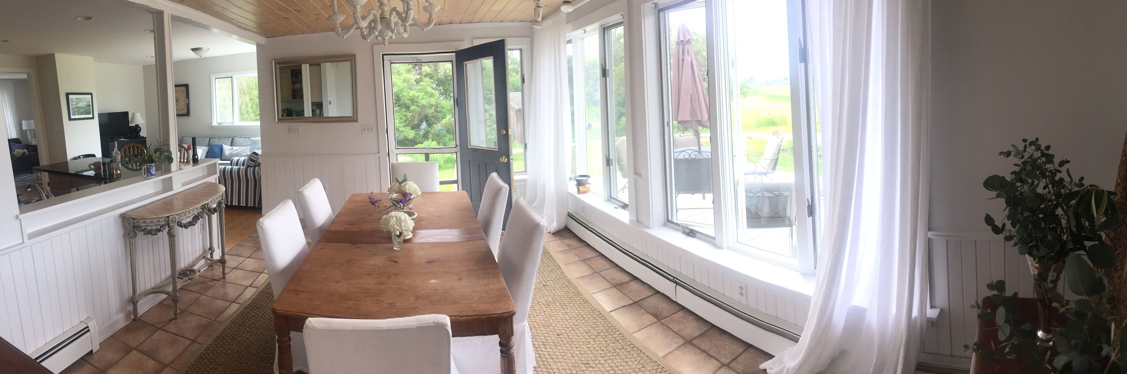 Dining room.