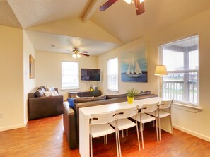 Smart TV - Decks Galore  Gulf Views As Far As The Eye Can See (Freeport)