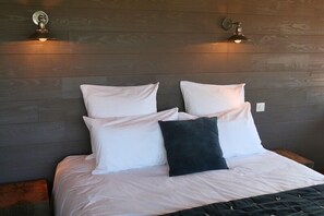 5 bedrooms, iron/ironing board, travel crib, WiFi - Stunning villa with heated pool and aircon in Cap Ferret,  near the dunes! (Lège-Cap-Ferret)