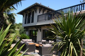 Terrace/patio - Stunning villa with heated pool and aircon in Cap Ferret,  near the dunes! (Lège-Cap-Ferret)