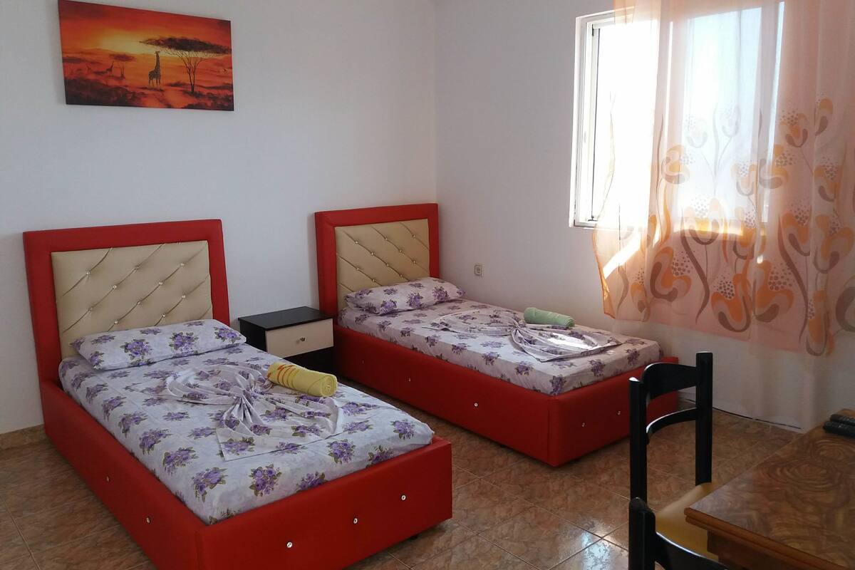 Huoneisto, rantanäköala | Oleskelualue | Taulutelevisio