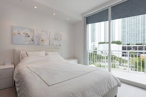 Luxury Apartment, 2 Queen Beds, Bay View | Premium bedding, down comforters, memory foam beds - Luxury Edgewater Grand Piano Apartment (Miami)
