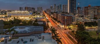 Luxury Edgewater Grand Piano Apartment