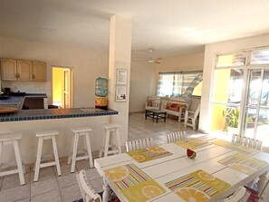 Fridge, stovetop, cookware/dishes/utensils, dining tables - La Casa de la Playa (Cuyutlan)
