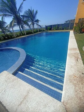 Outdoor pool - La Casa de la Playa (Cuyutlan)