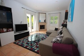 TV, fireplace, stereo