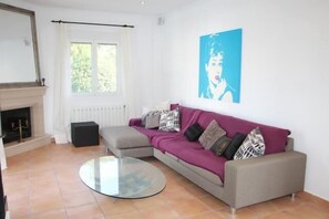 TV, fireplace, stereo