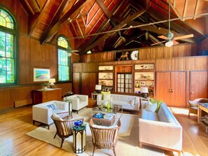 Smart TV, fireplace, DVD player, books