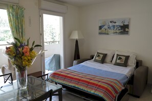 2 Schlafzimmer, schallisolierte Zimmer, Bügeleisen/Bügelbrett